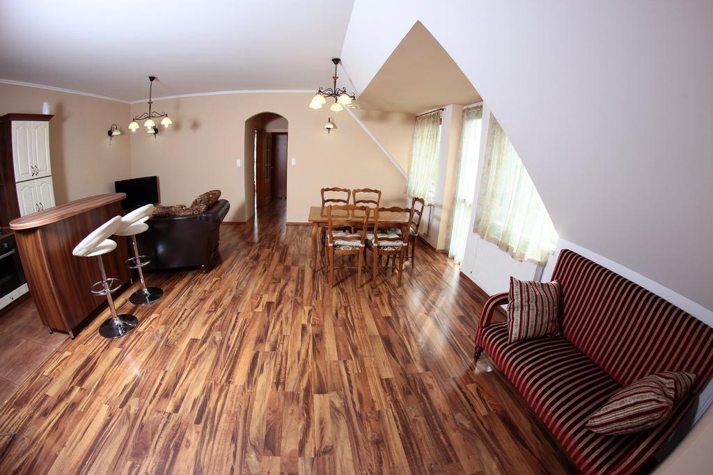 Balm Apartman Егер Екстериор снимка